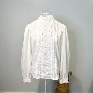 The perfect dainty vintage white Victorian/edwardian style white fitted blouse